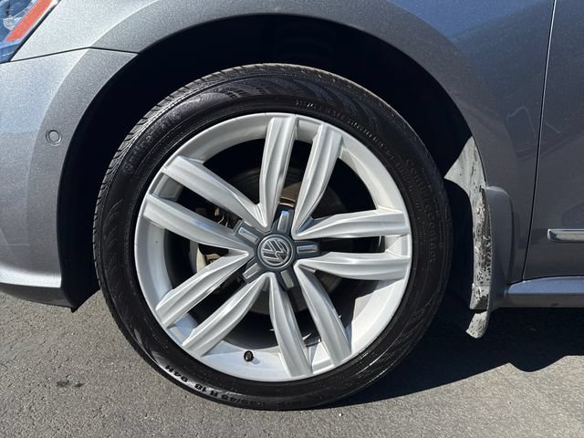 Used 2017 Volkswagen Passat 1.8T SEL Premium FWD image 28