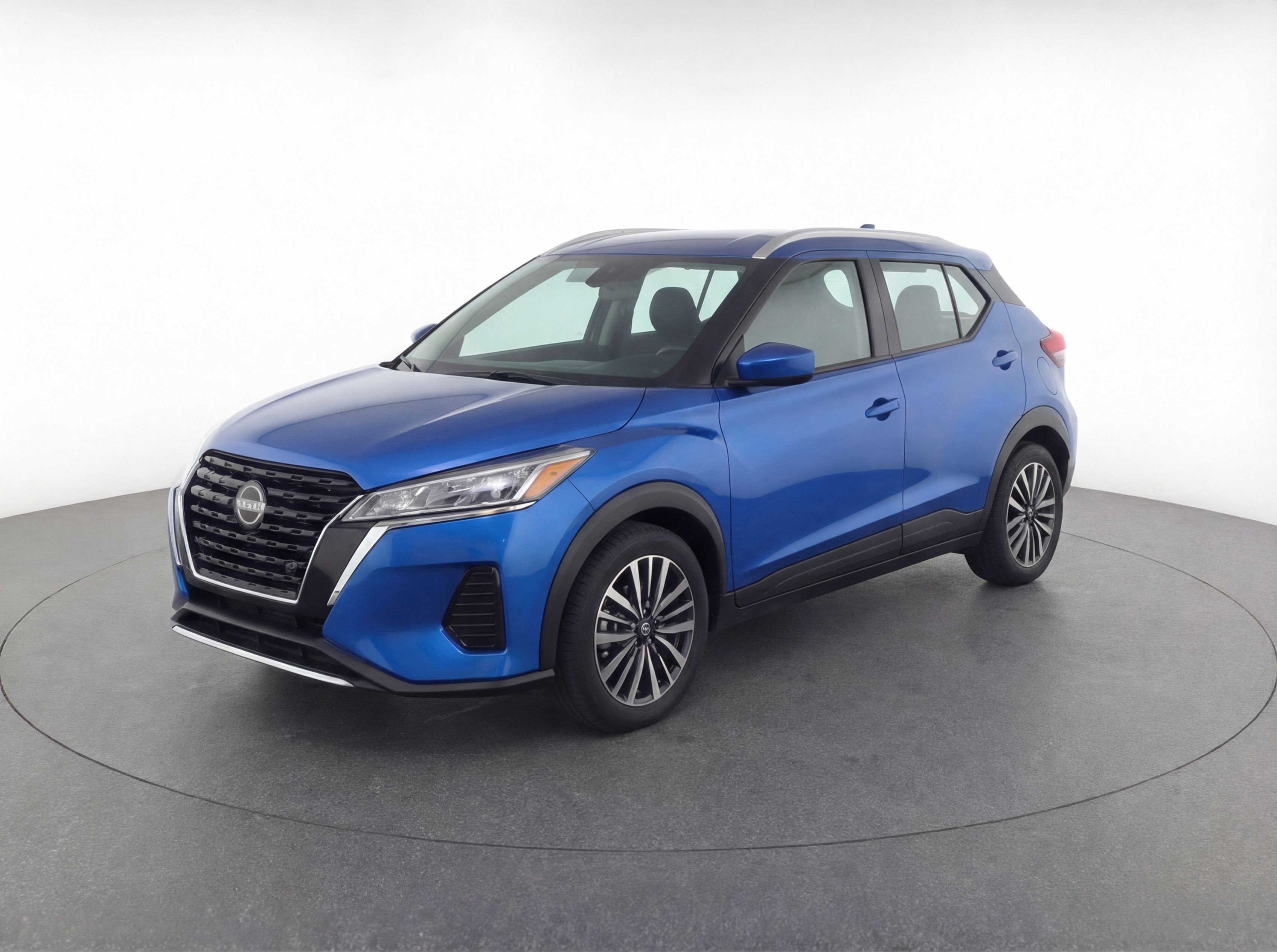 Used 2024 Nissan Kicks SV image 3