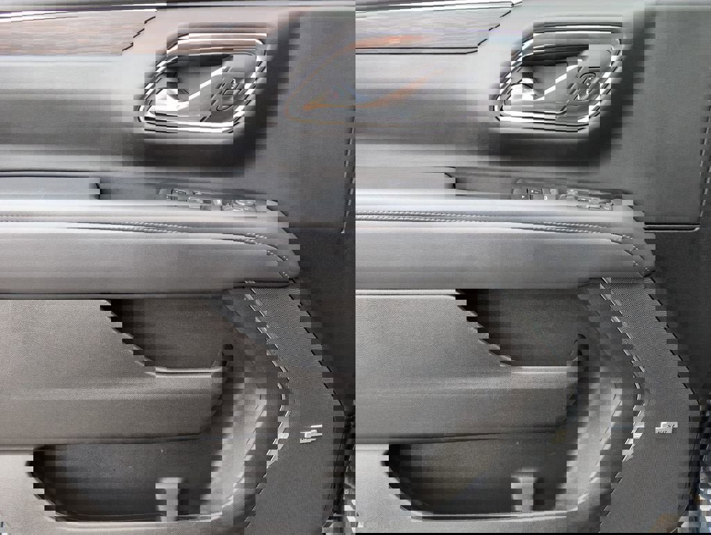 Used 2022 Chevrolet Tahoe Z71 w/ Off-Road Capability Package image 16