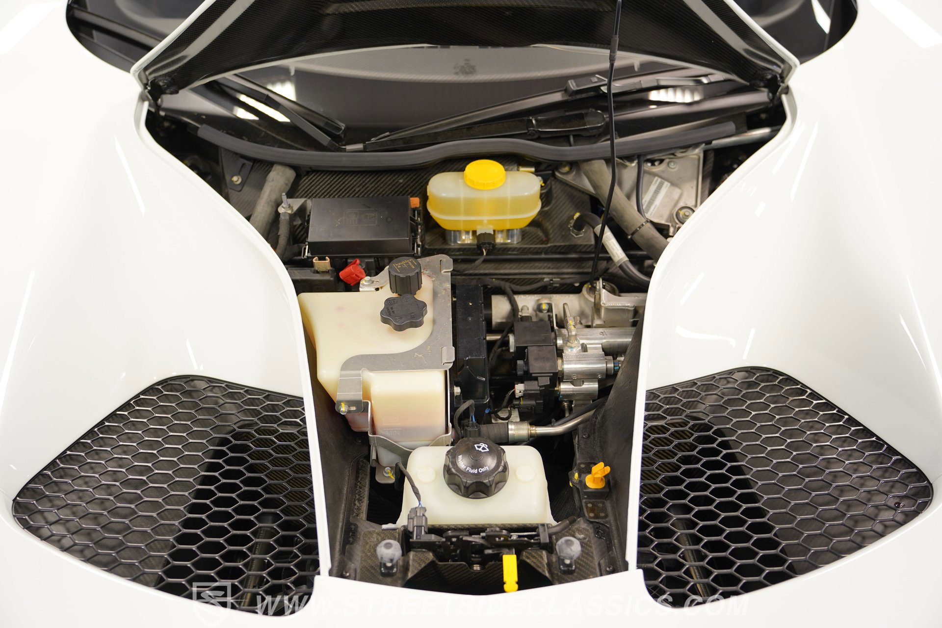 Used 2017 Ford GT RWD image 36