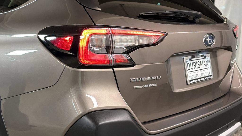 Used 2023 Subaru Outback Limited AWD/4WD image 9