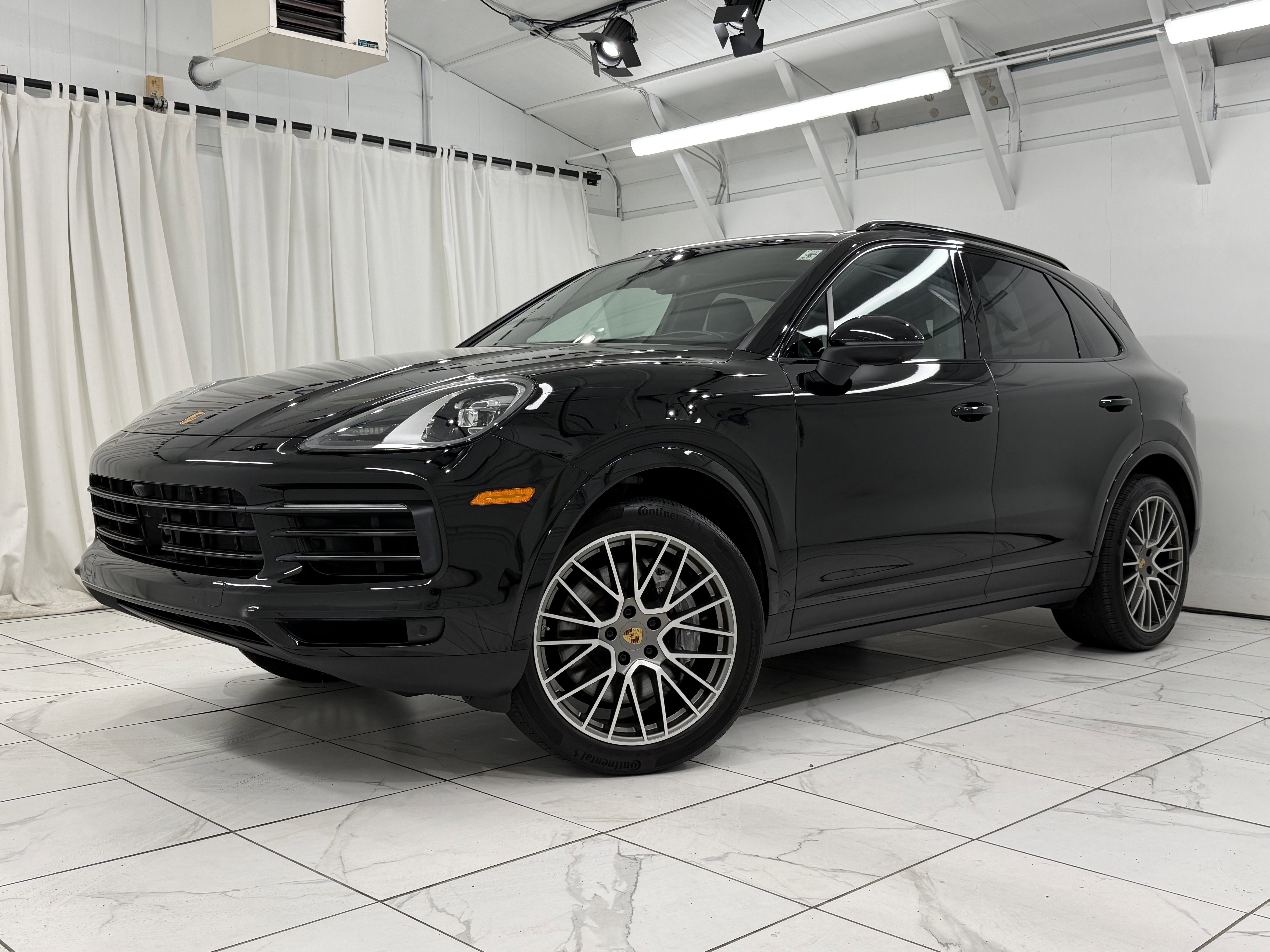 Certified 2023 Porsche Cayenne Platinum Edition image 1
