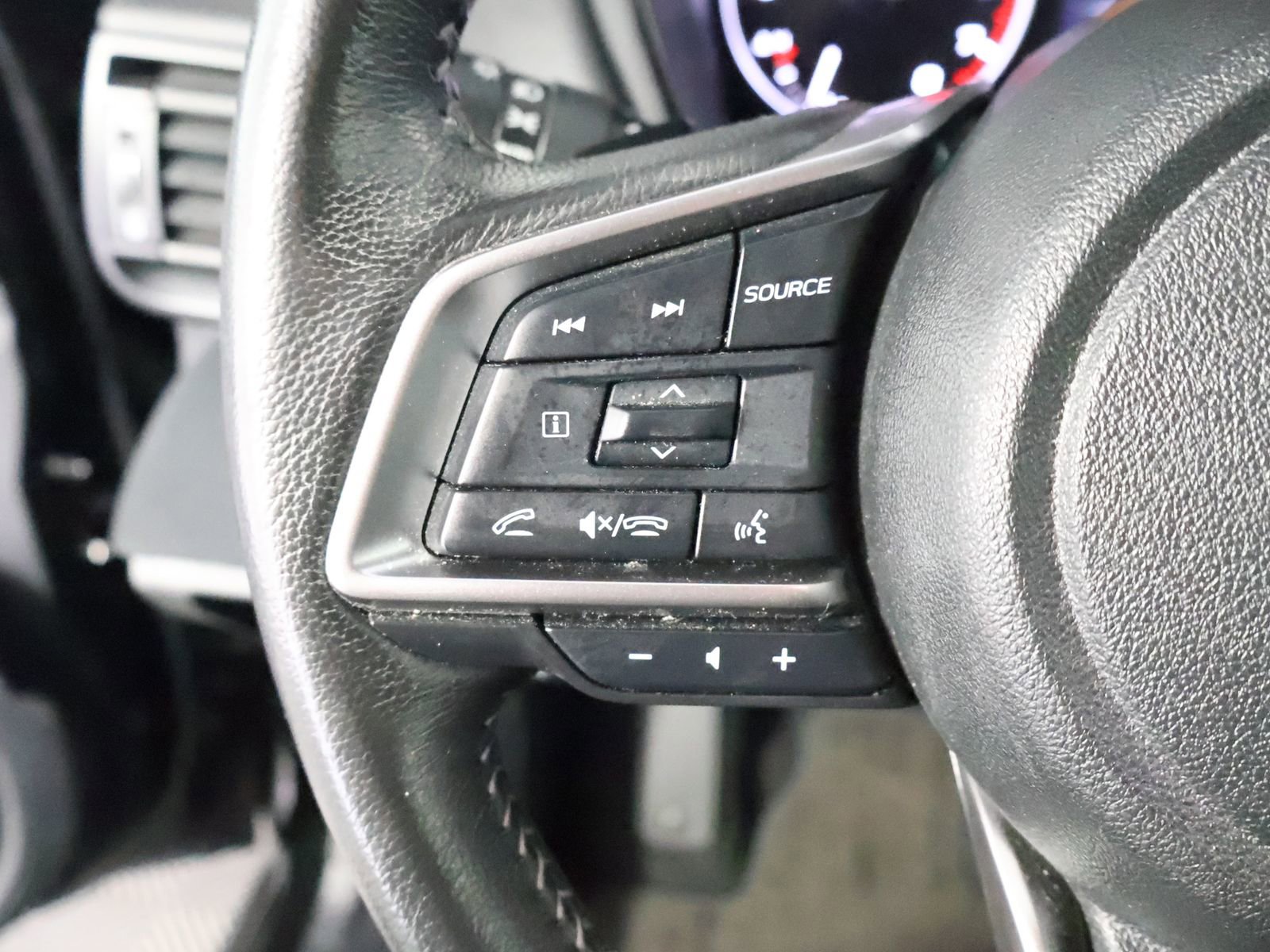 Used 2023 Subaru Outback Premium AWD/4WD image 33