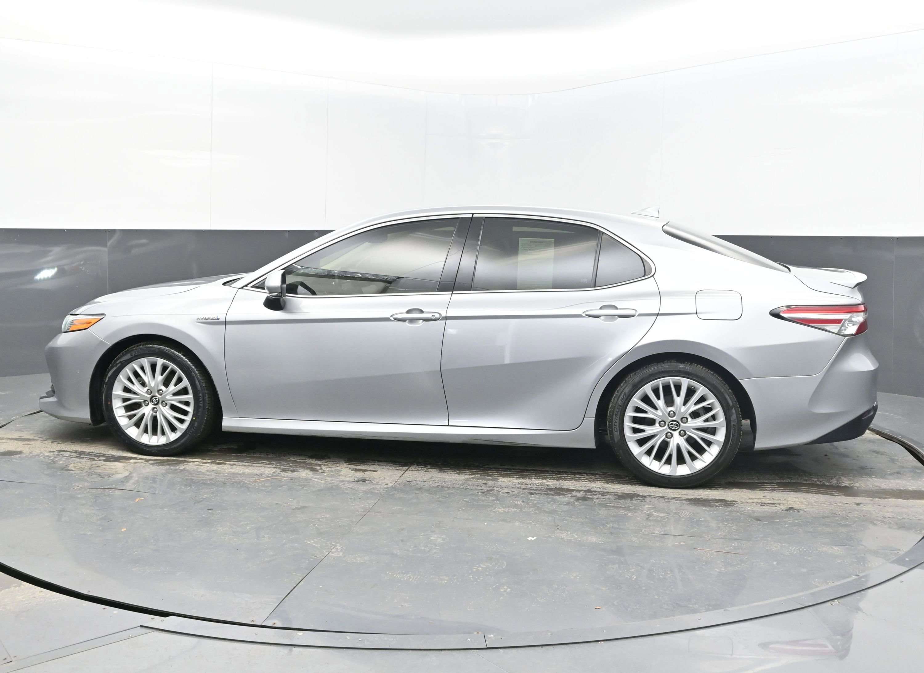 Used 2019 Toyota Camry XLE image 5