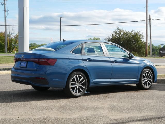 Certified 2025 Volkswagen Jetta SE FWD image 7