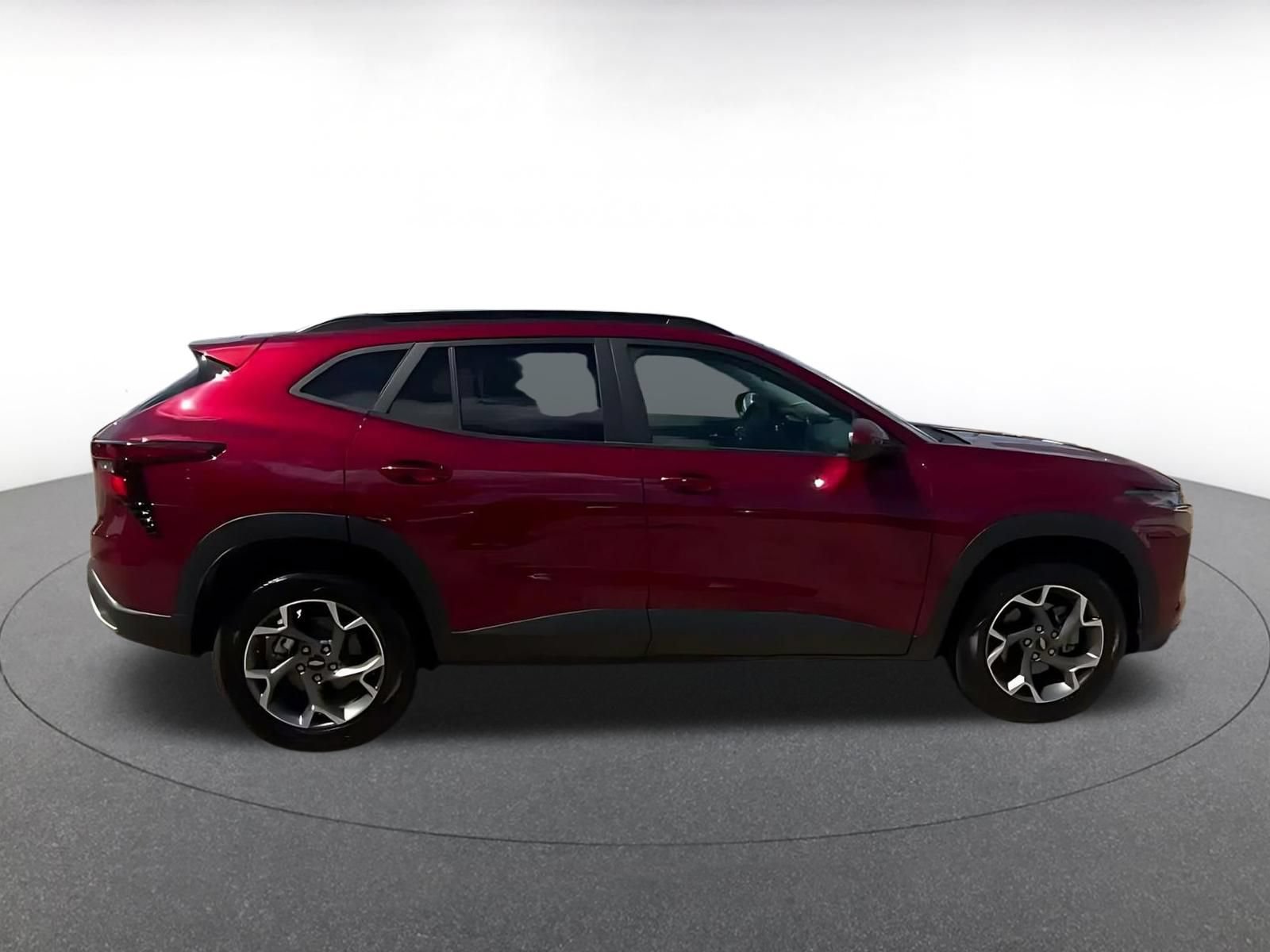Used 2025 Chevrolet Trax LT w/ LT Convenience Package FWD image 13