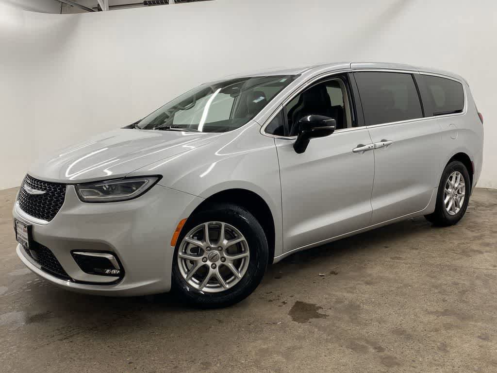 Used 2024 Chrysler Pacifica Touring-L image 1