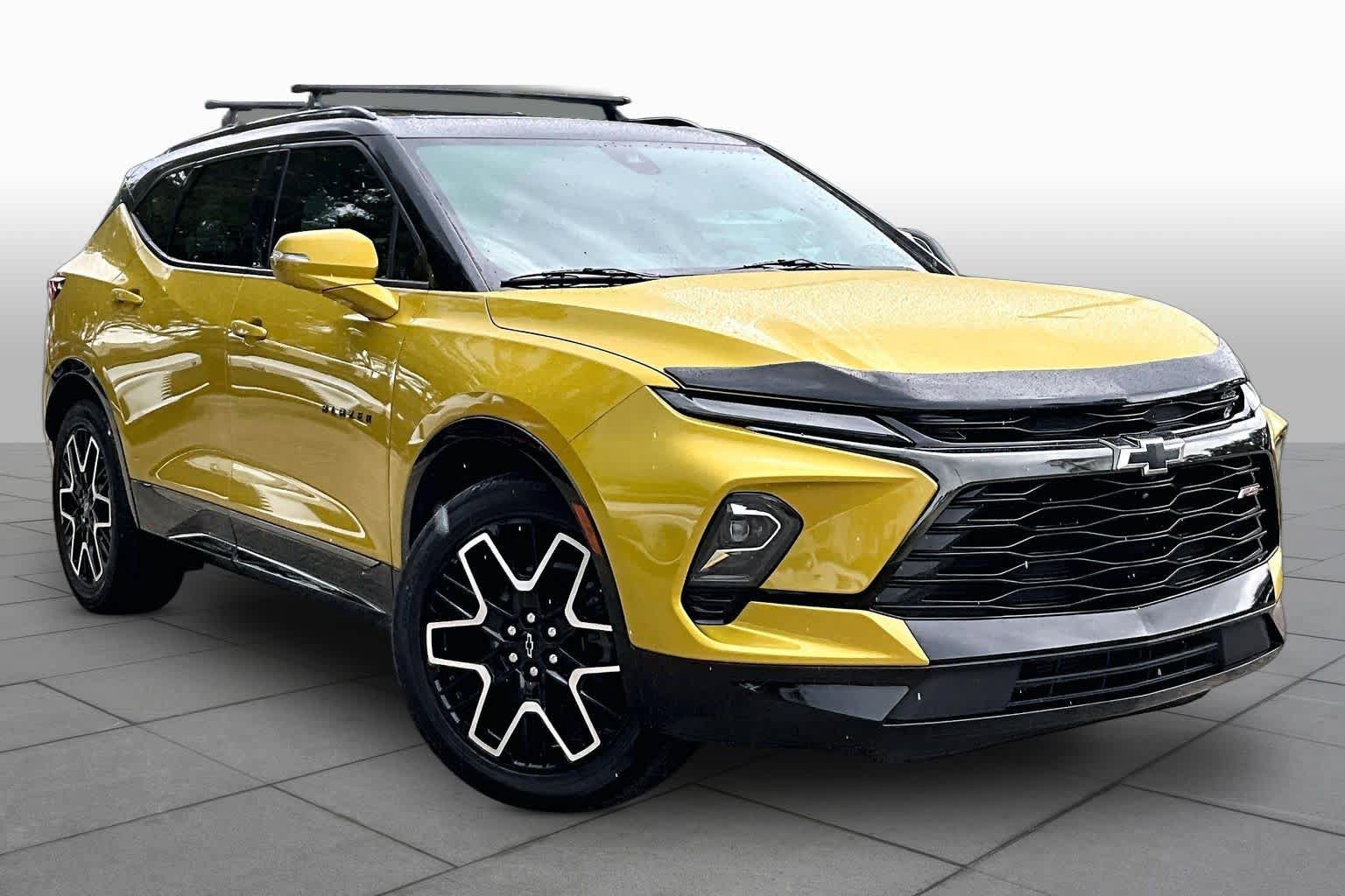 Used 2023 Chevrolet Blazer RS w/ Driver Confidence II Package FWD image 3