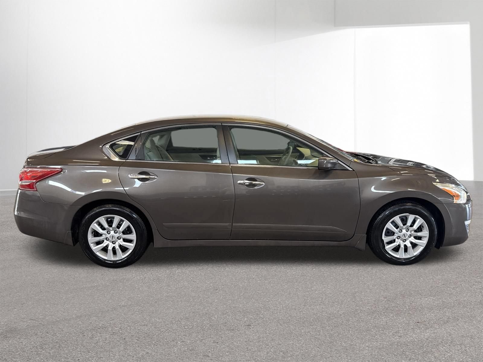 Used 2013 Nissan Altima 2.5 S FWD image 6