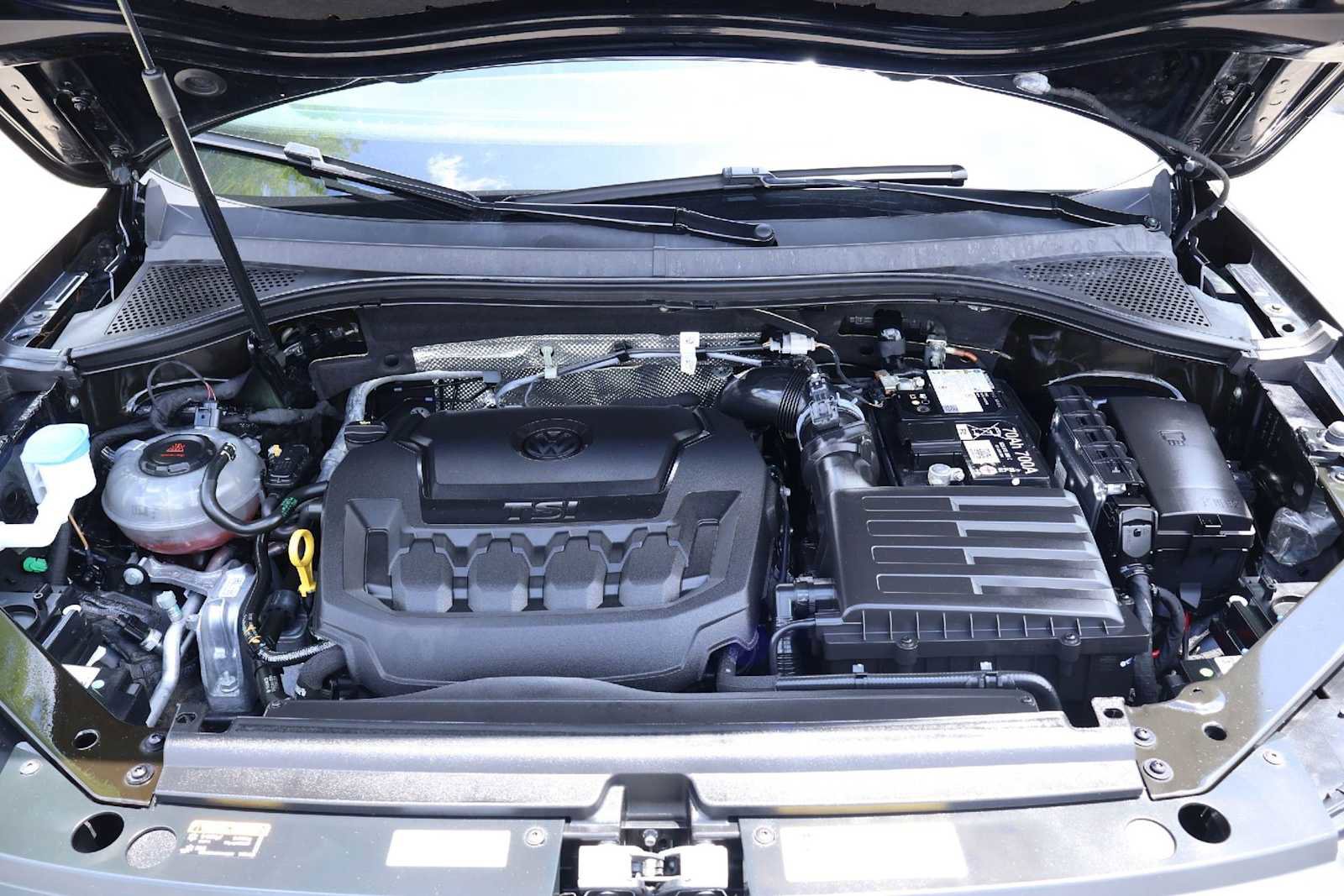 Used 2024 Volkswagen Tiguan Wolfsburg Edition AWD/4WD image 9