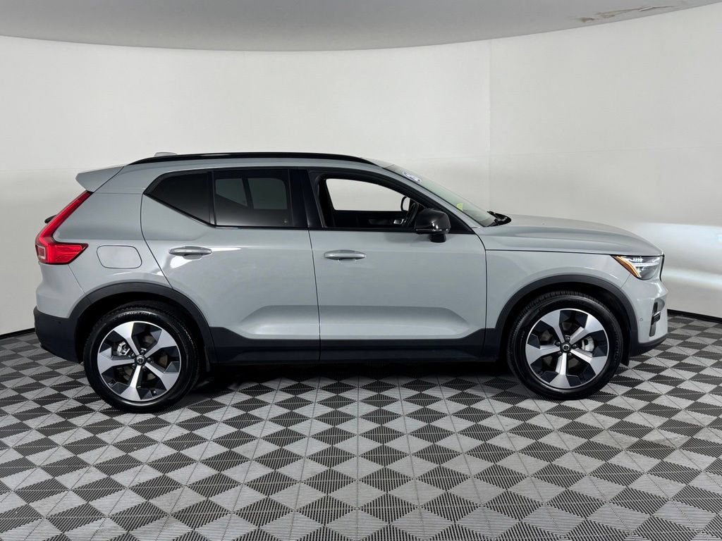 Certified 2026 Volvo XC40 B5 Plus AWD/4WD image 5