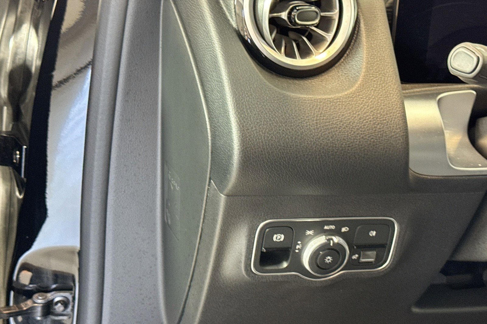 Certified 2025 Mercedes-Benz EQB 300 4MATIC image 10