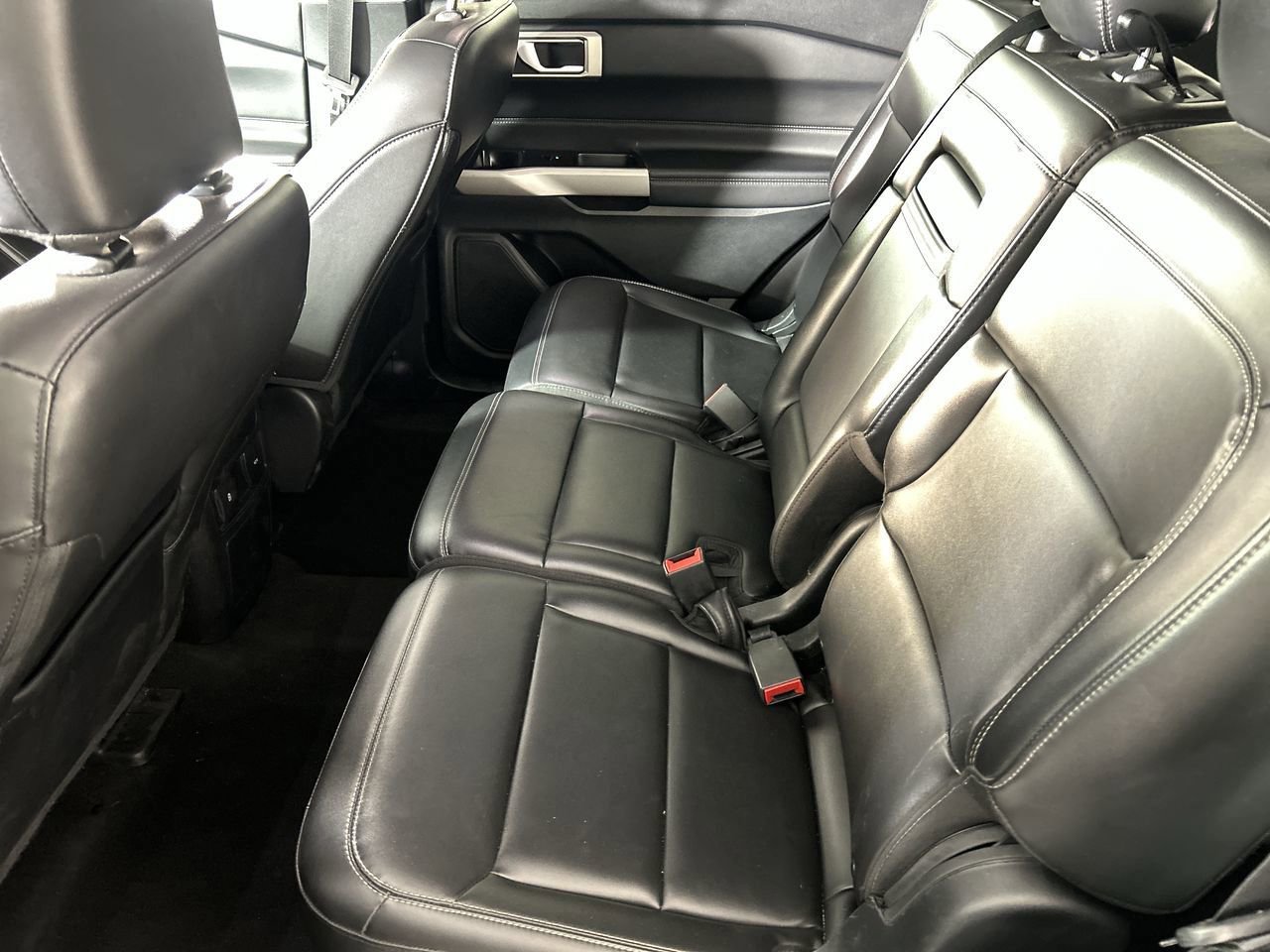 Used 2024 Ford Explorer XLT w/ Equipment Group 202A RWD image 23