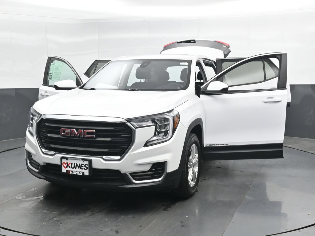 Used 2024 GMC Terrain SLE AWD/4WD image 46