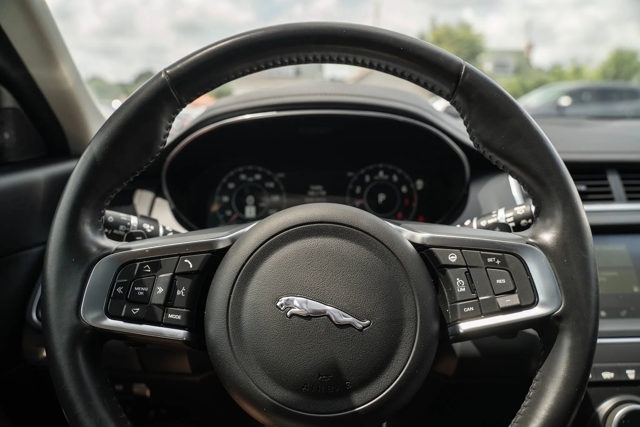 Used 2020 Jaguar E-PACE SE image 21