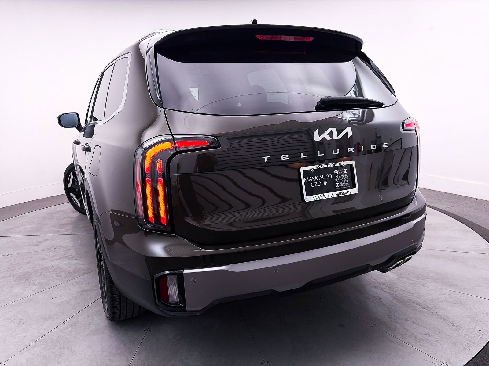 Used 2025 Kia Telluride EX w/ EX Captain's Chair Package image 9