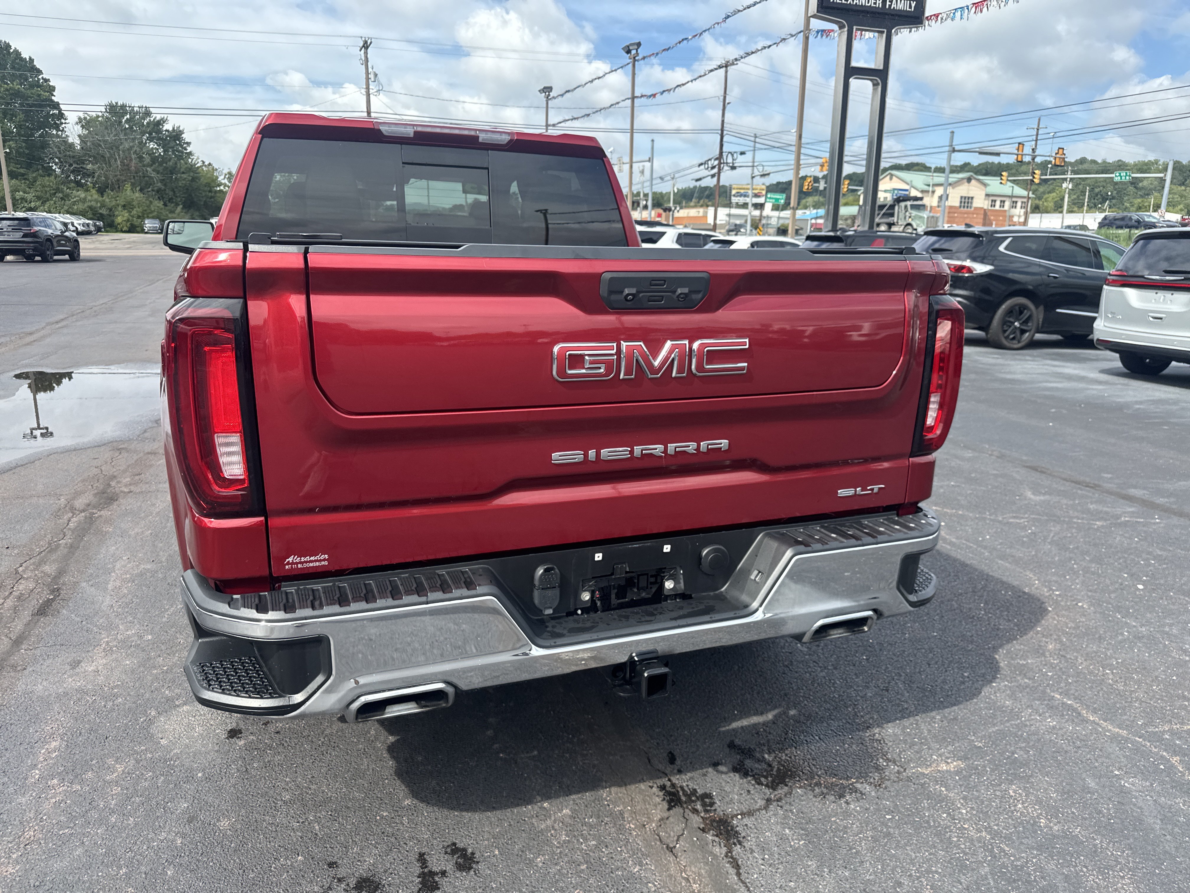 Used 2023 GMC Sierra 1500 SLT w/ SLT Convenience Package AWD/4WD image 9