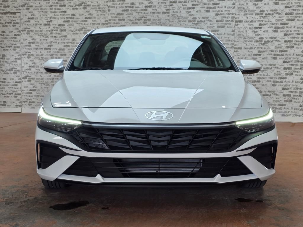 New 2026 Hyundai Elantra SE image 2