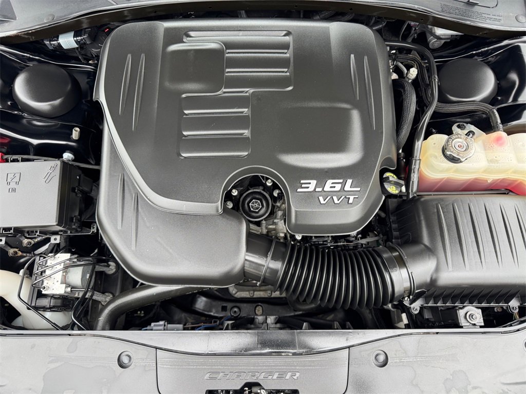 Used 2018 Dodge Charger SXT image 9