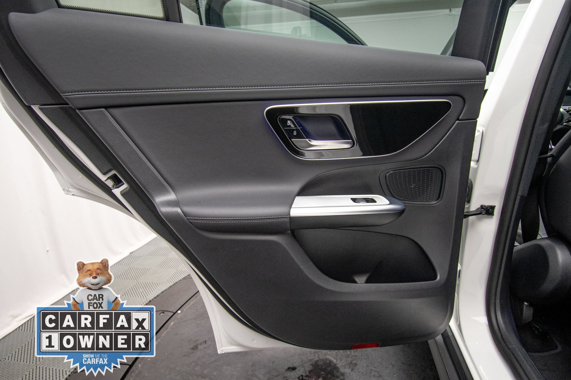 Used 2025 Mercedes-Benz GLC 300 4MATIC image 24