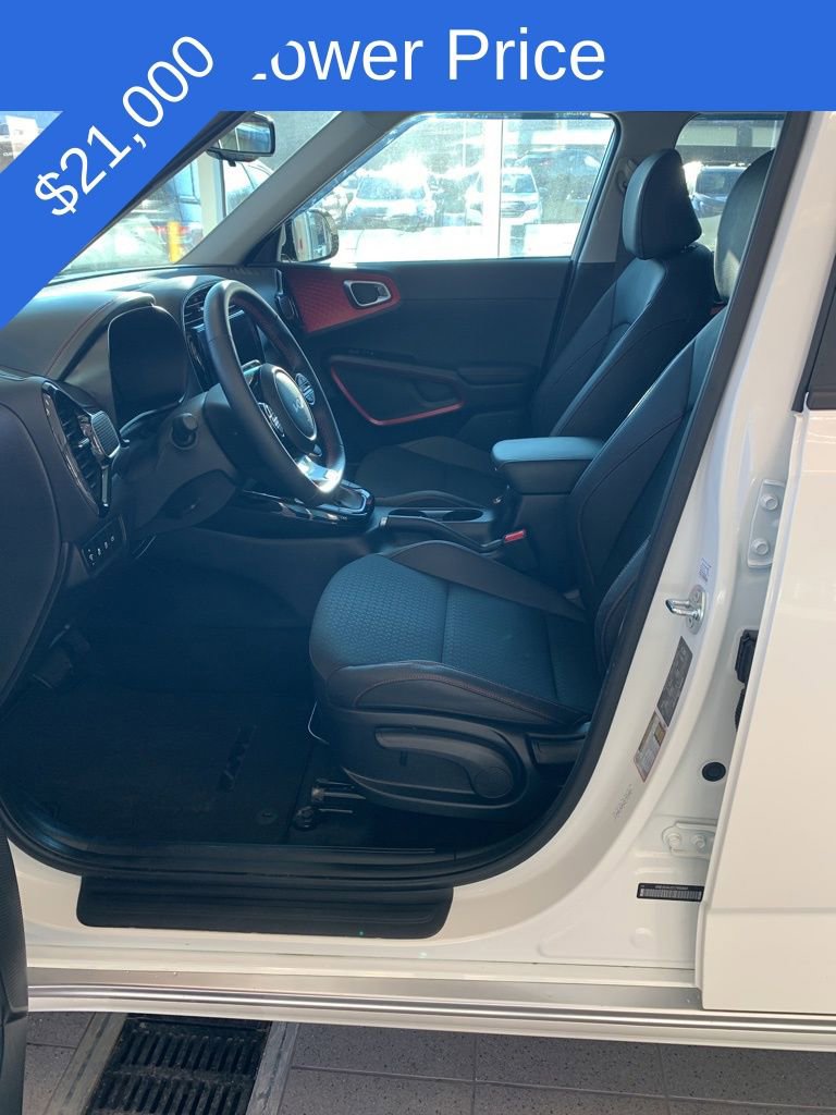 Used 2025 Kia Soul GT-Line image 3