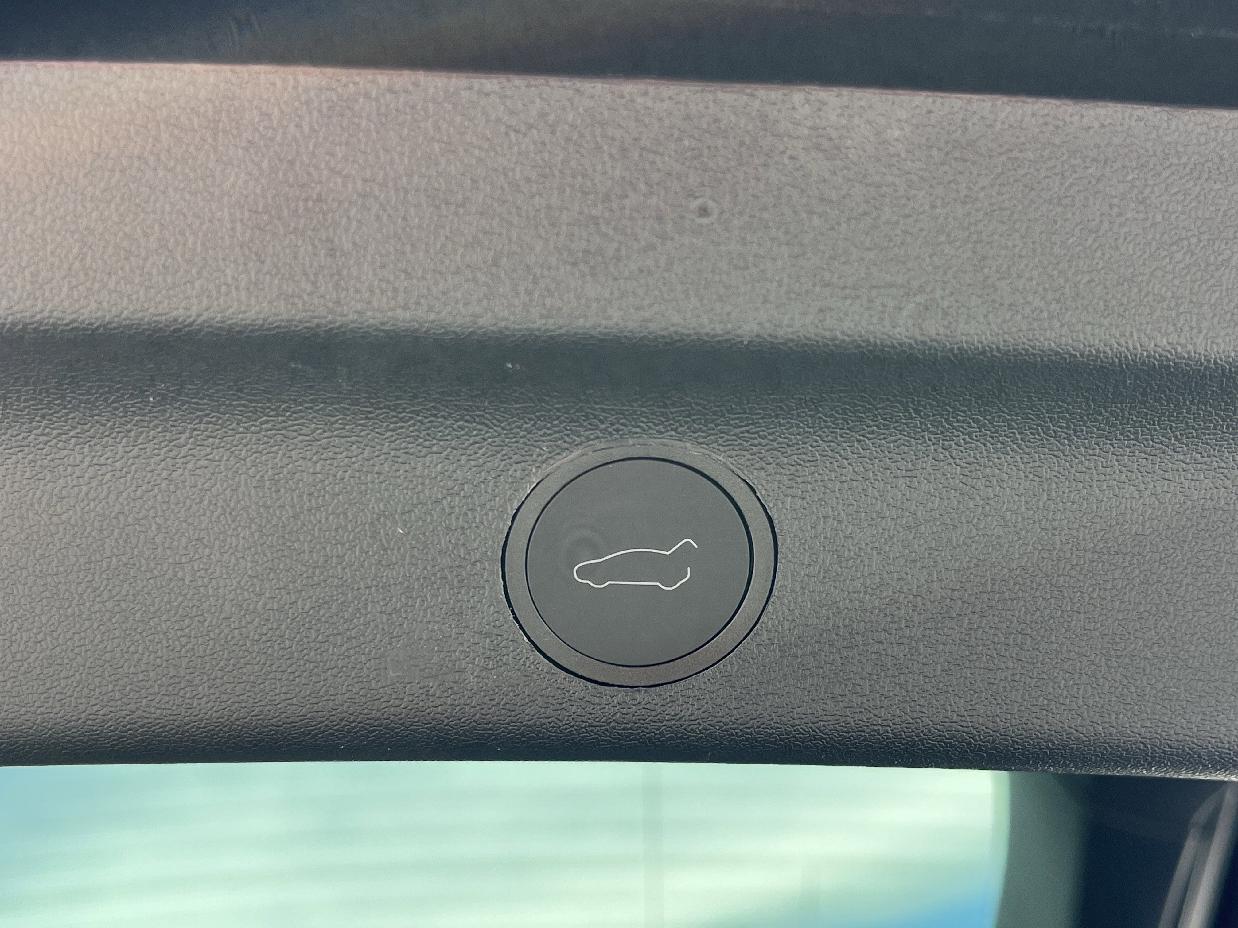 Used 2024 Tesla Model Y Long Range AWD/4WD image 25