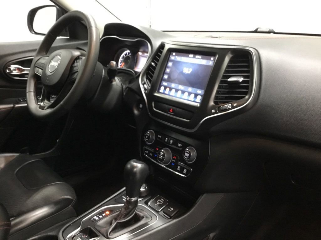 Used 2022 Jeep Cherokee Trailhawk AWD/4WD image 25