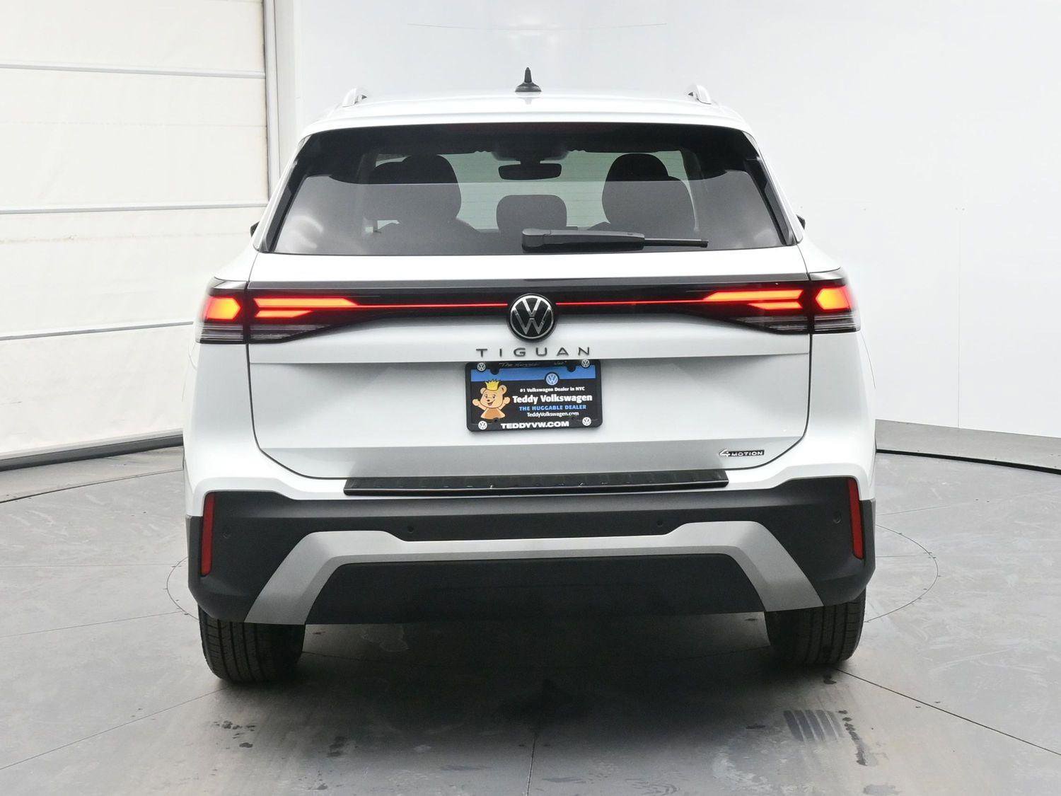 Certified 2025 Volkswagen Tiguan S image 25
