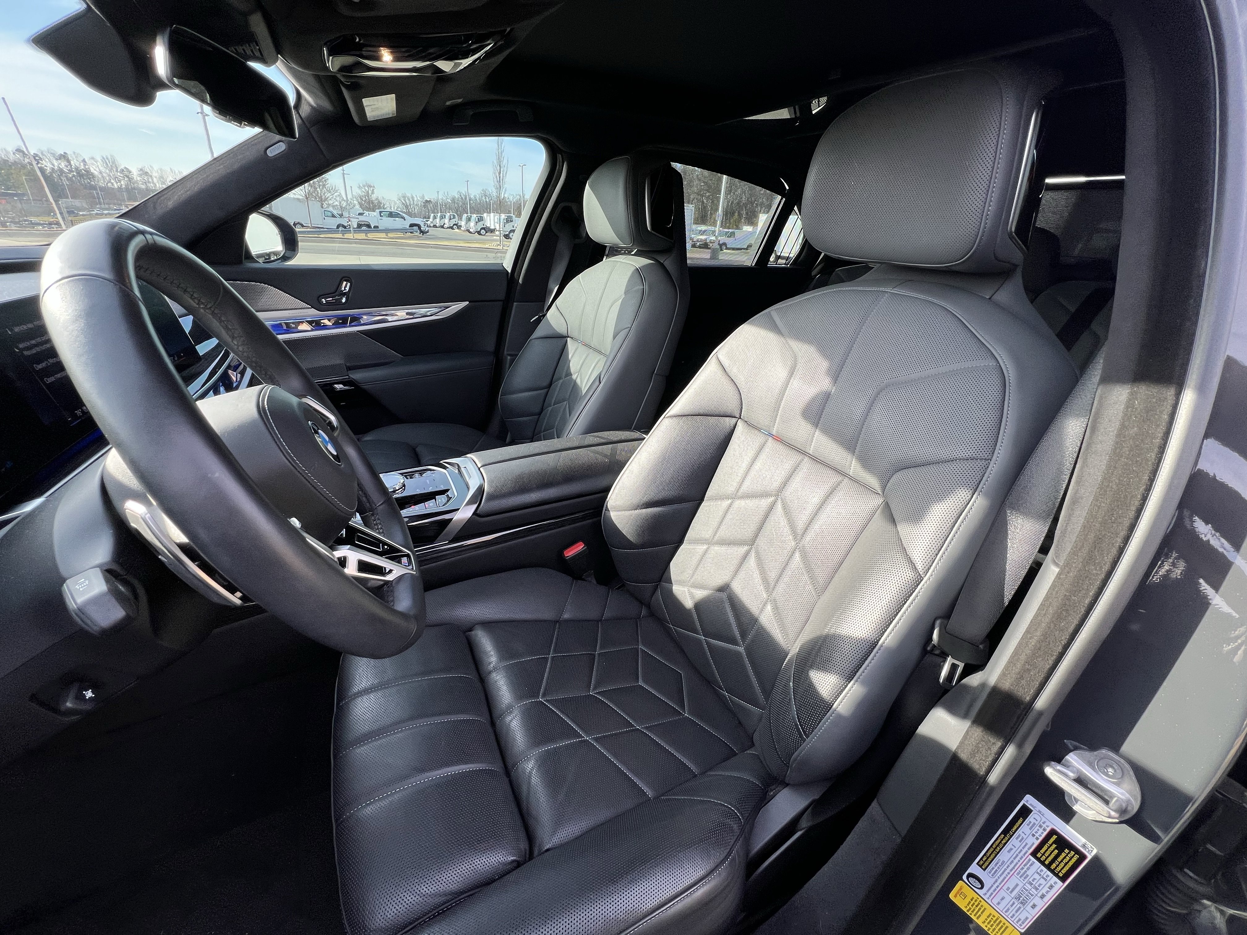 Used 2023 BMW 740i w/ Executive Package image 15