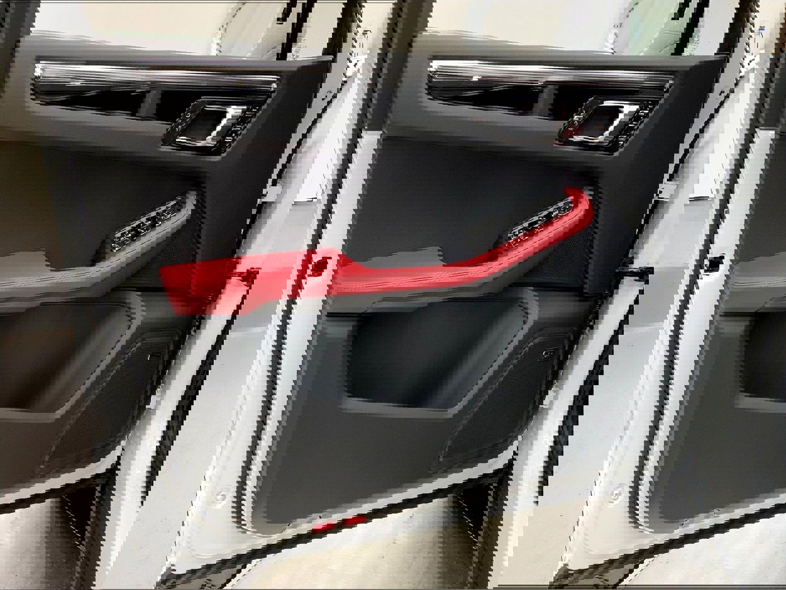 New 2025 Porsche Macan image 18