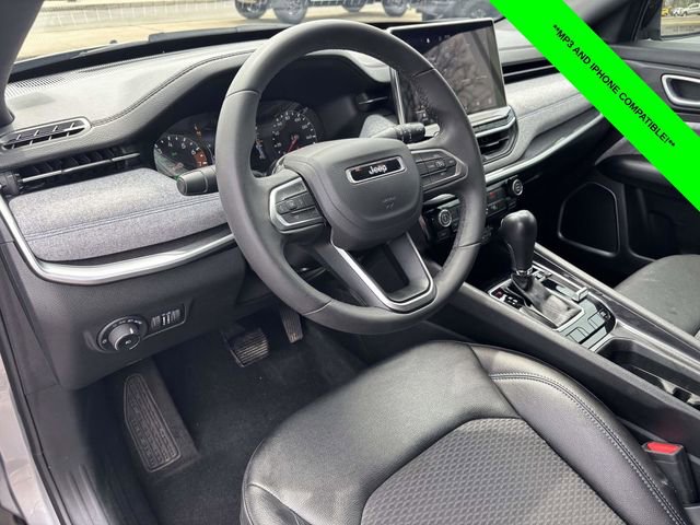 Used 2024 Jeep Compass Latitude AWD/4WD image 8