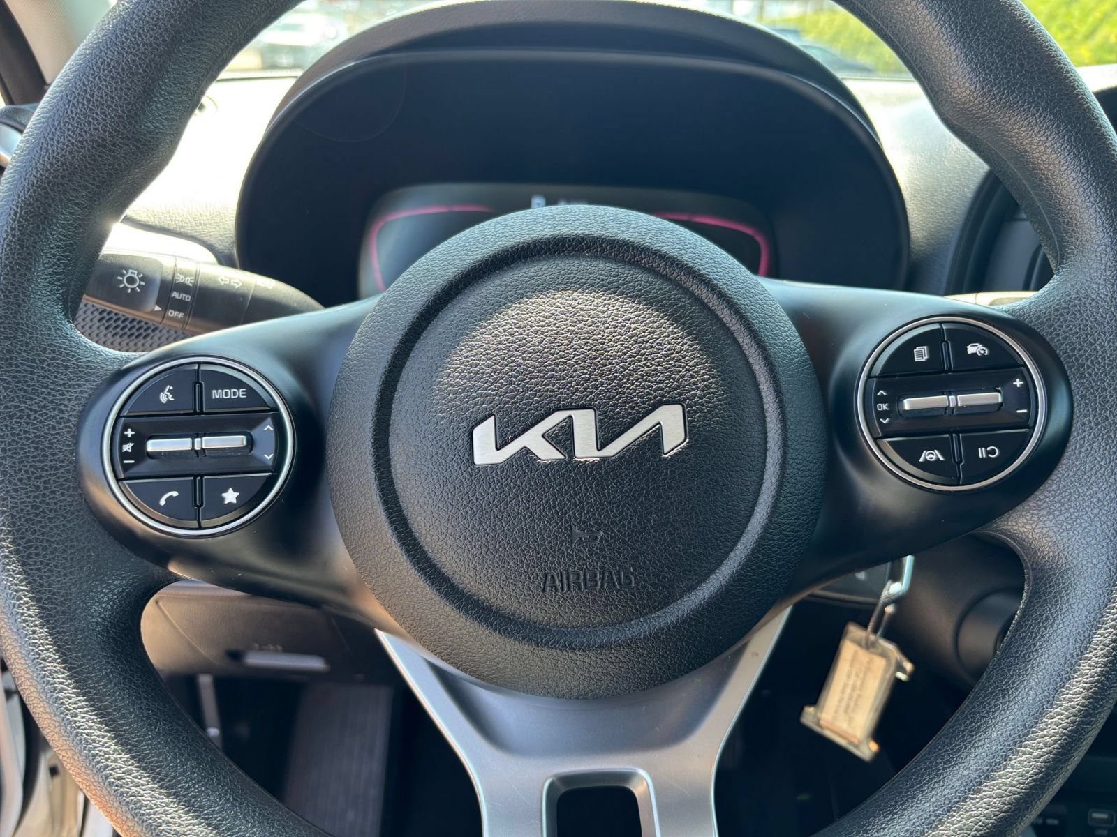 Used 2025 Kia Soul LX w/ LX Technology Package FWD image 25
