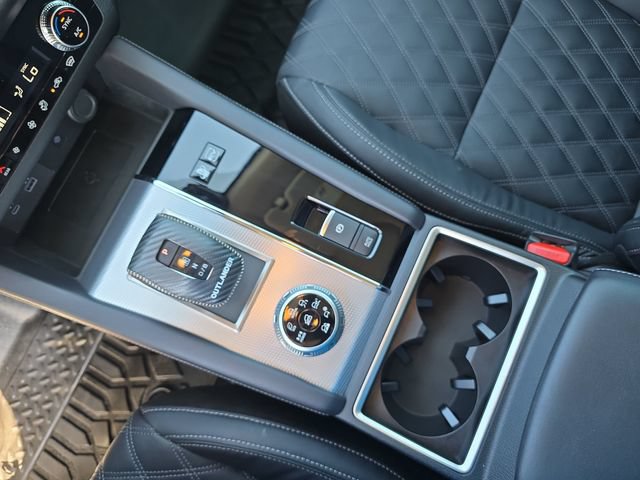 Used 2023 Mitsubishi Outlander 4WD Plug-In Hybrid image 26
