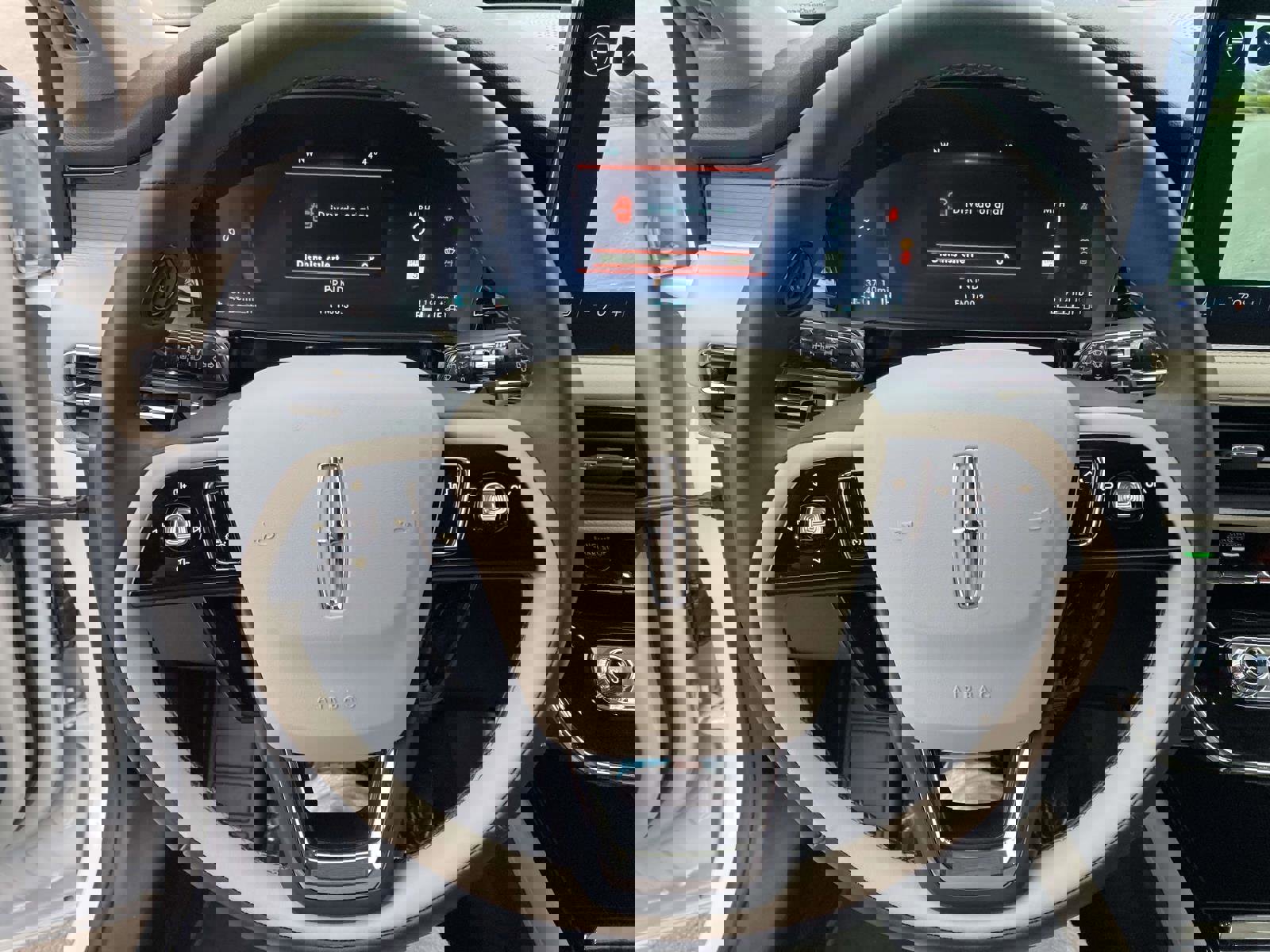 New 2025 Lincoln Corsair FWD w/ Equipment Group 101A image 30