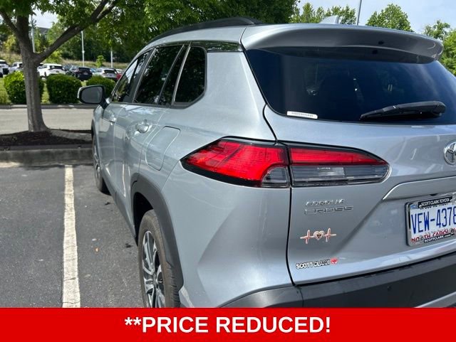 Used 2024 Toyota Corolla Cross XLE FWD image 2