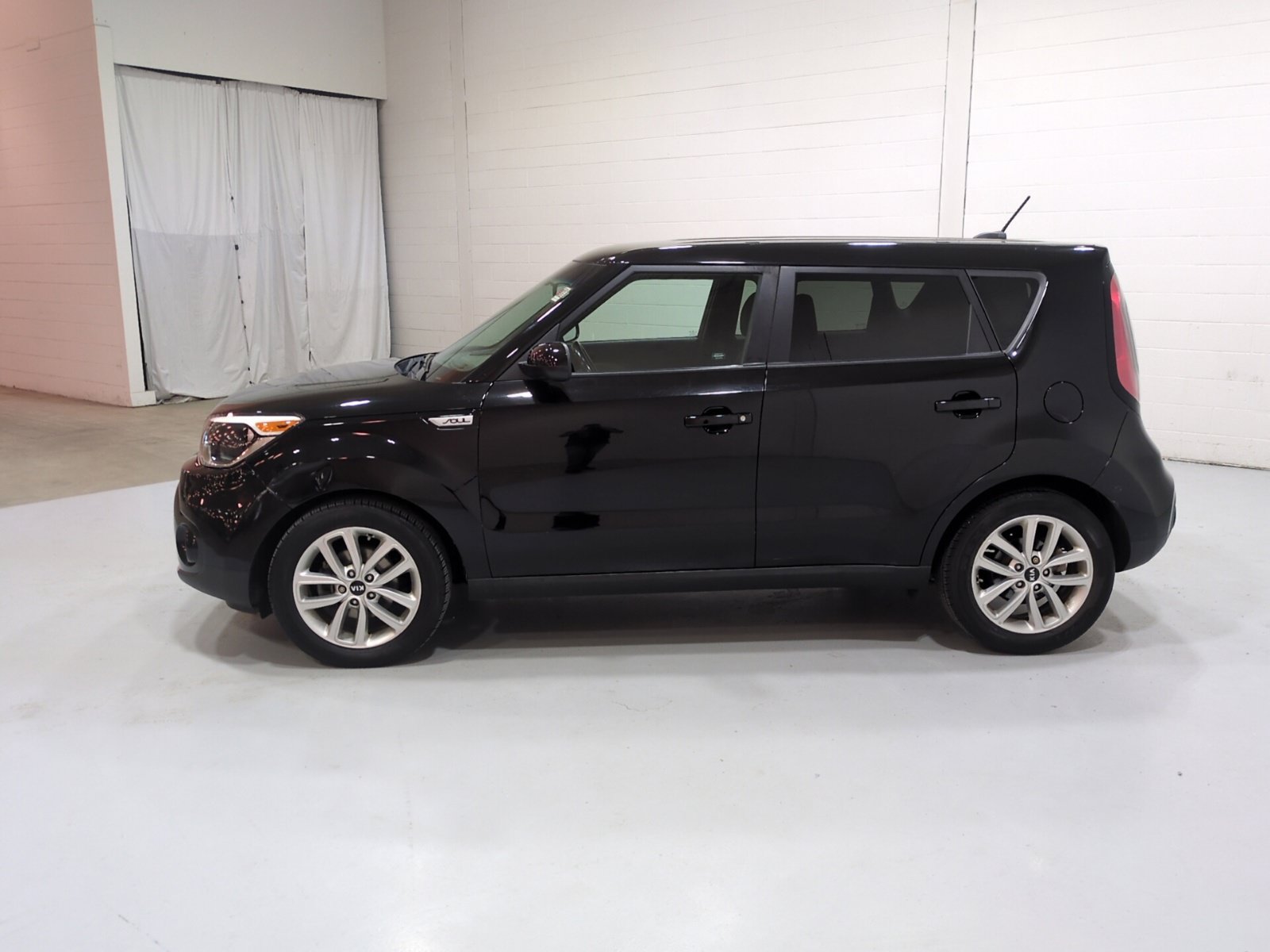 Used 2017 Kia Soul + w/ Audio Package FWD image 6