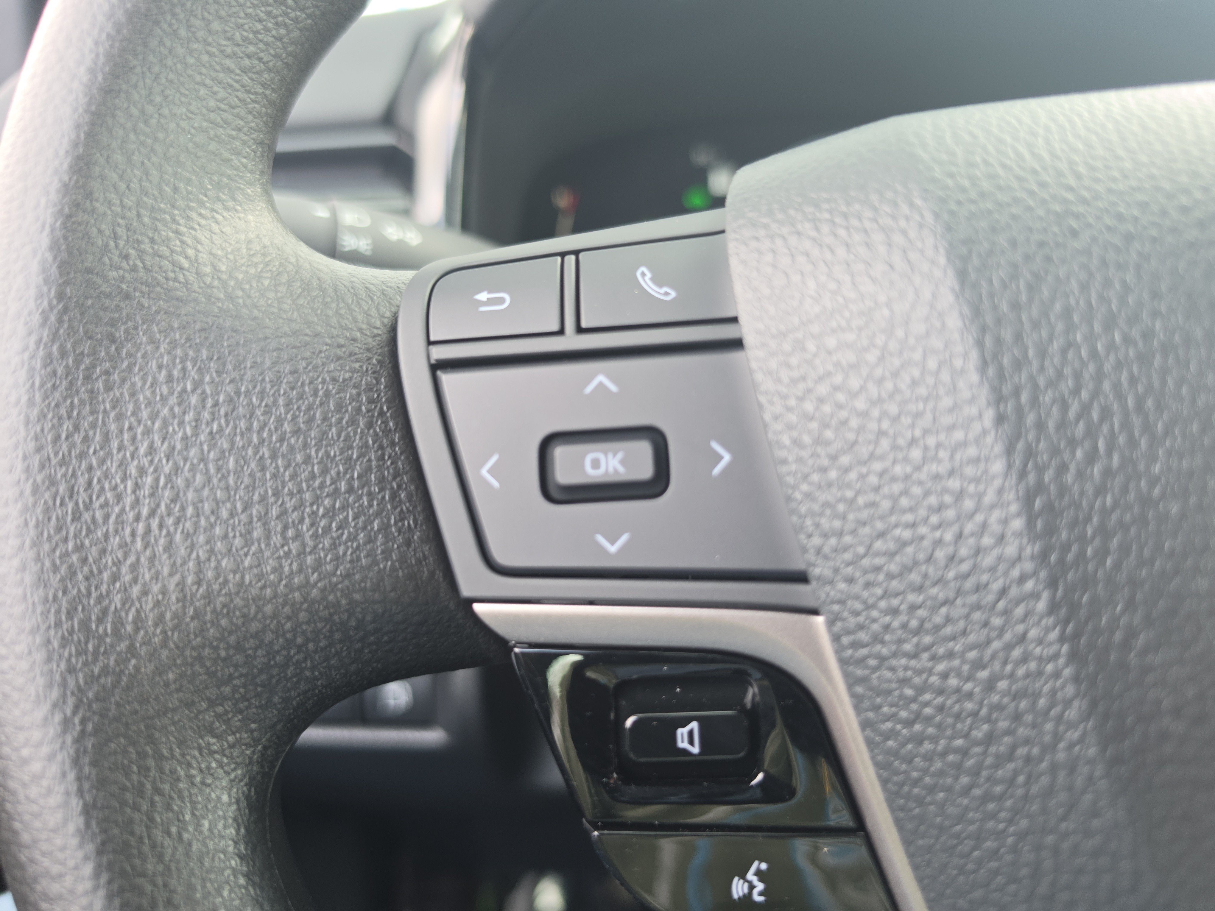 Used 2025 Toyota Camry LE FWD image 13