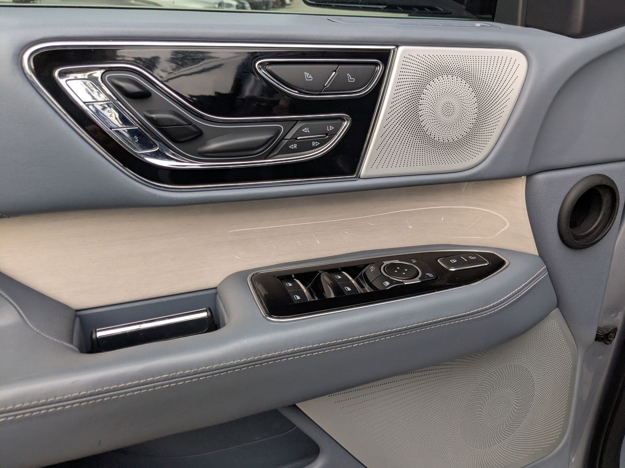 Used 2024 Lincoln Navigator L Black Label AWD/4WD image 12