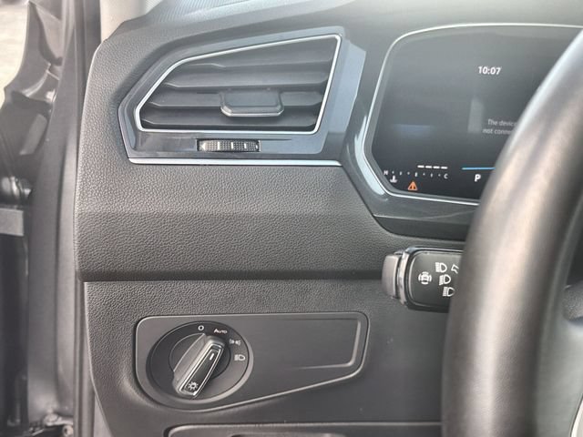 Used 2024 Volkswagen Tiguan SE FWD image 17