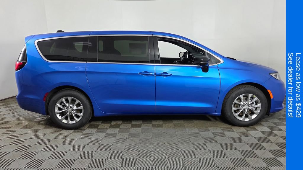 New 2026 Chrysler Pacifica Limited FWD image 8