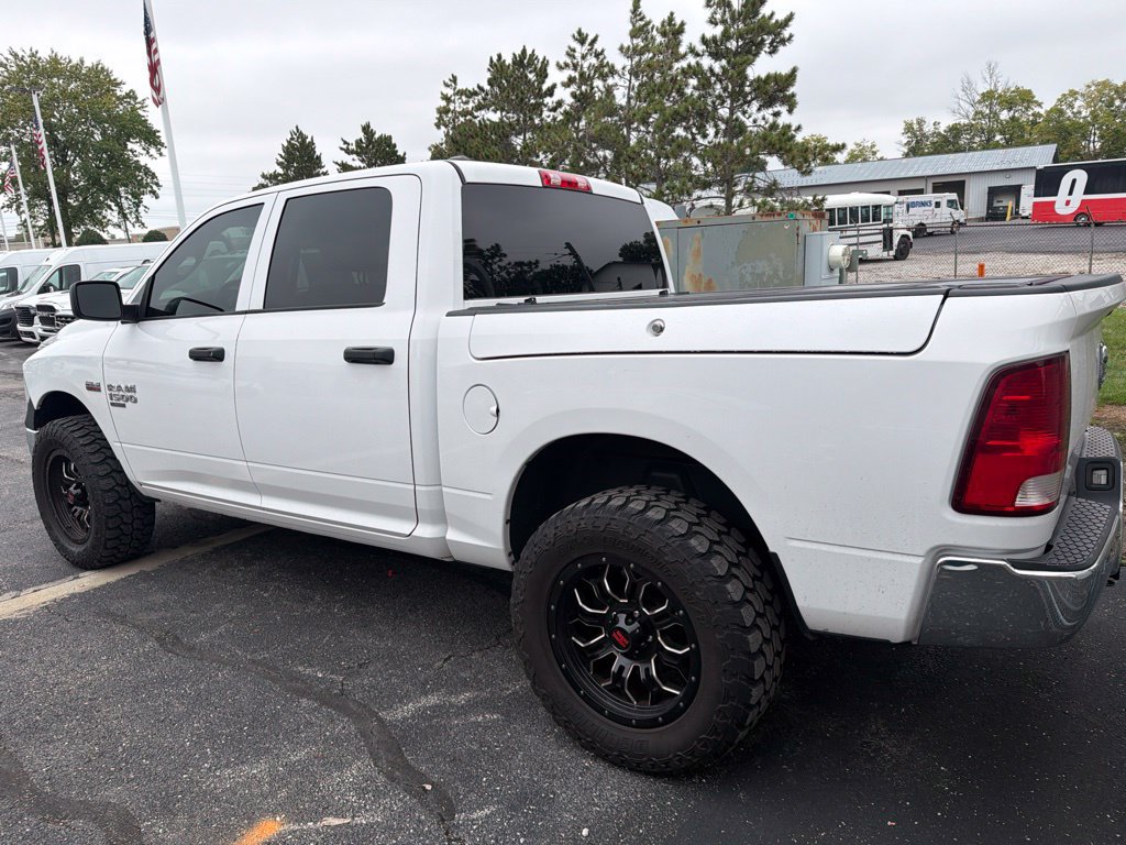Used 2020 RAM 1500 4x4 Crew Cab Classic w/ Chrome Appearance Group image 3