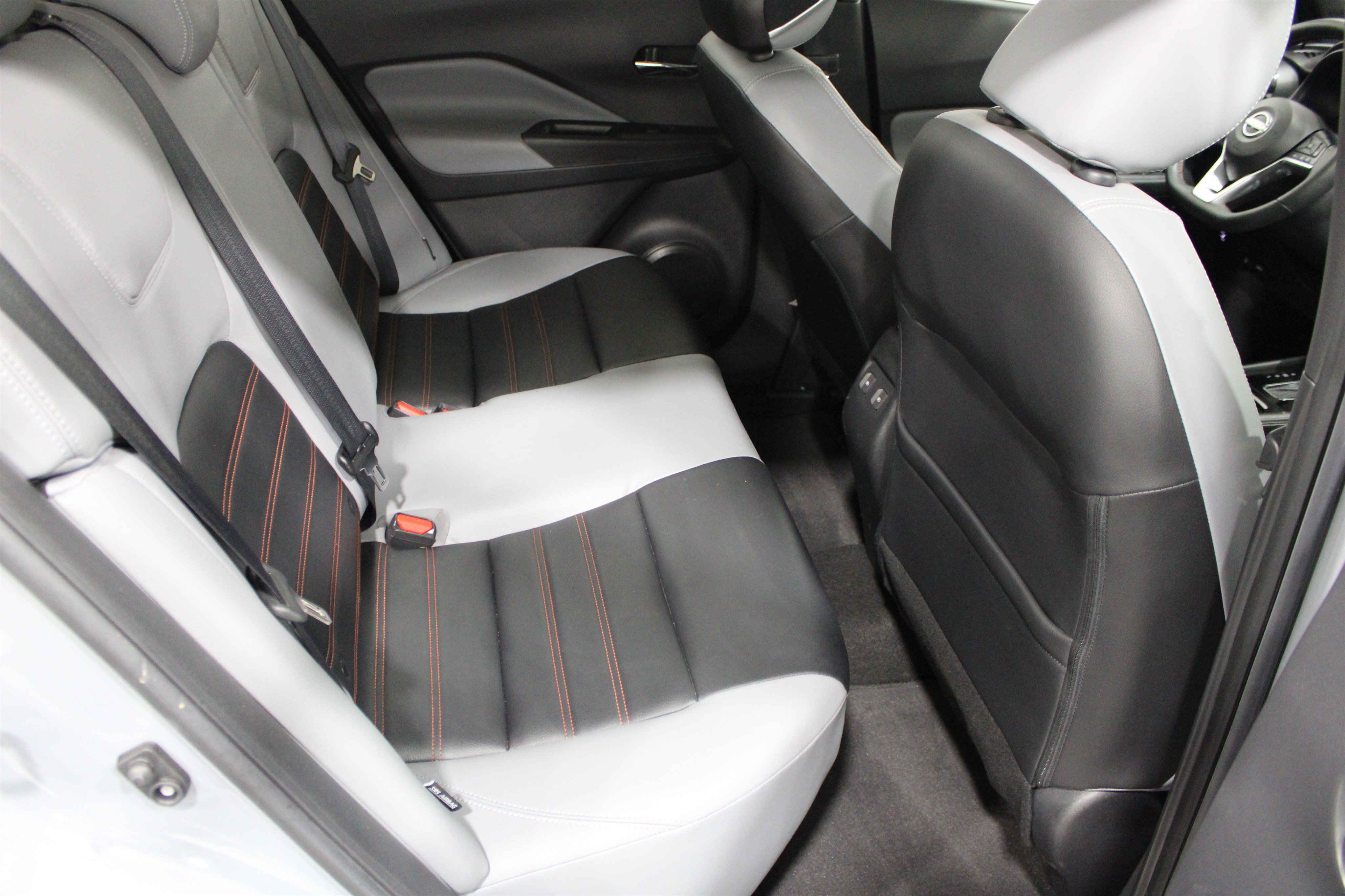 Used 2023 Nissan Kicks SR w/ SR Premium Package FWD image 23