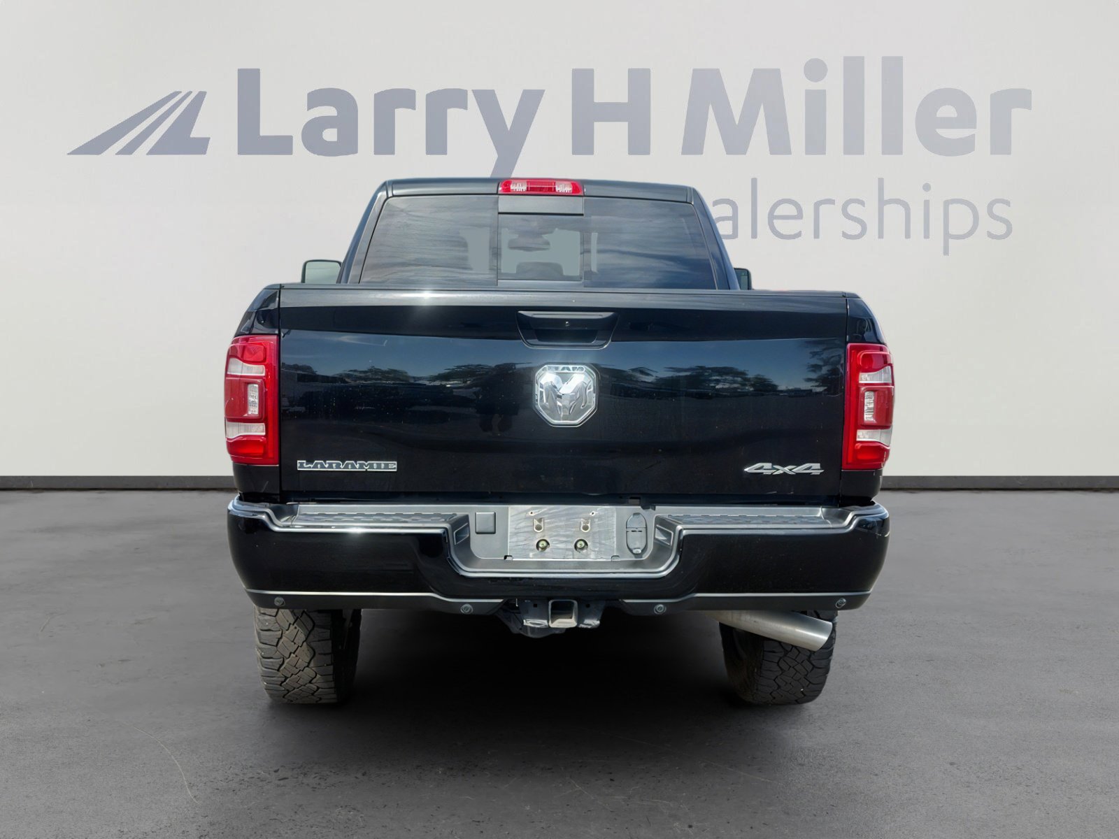 Used 2024 RAM 2500 Laramie w/ Sport Appearance Package image 5