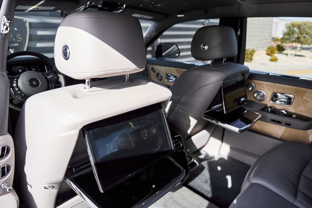 Used 2025 Rolls-Royce Phantom Sedan RWD image 45