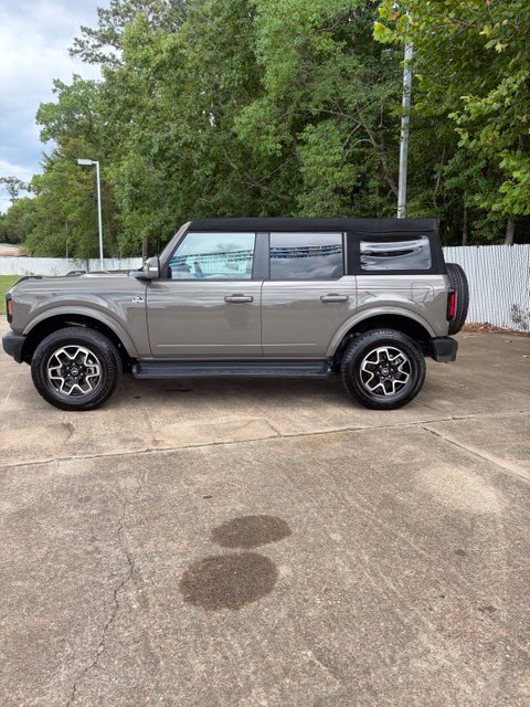 Used 2025 Ford Bronco Outer Banks AWD/4WD image 2