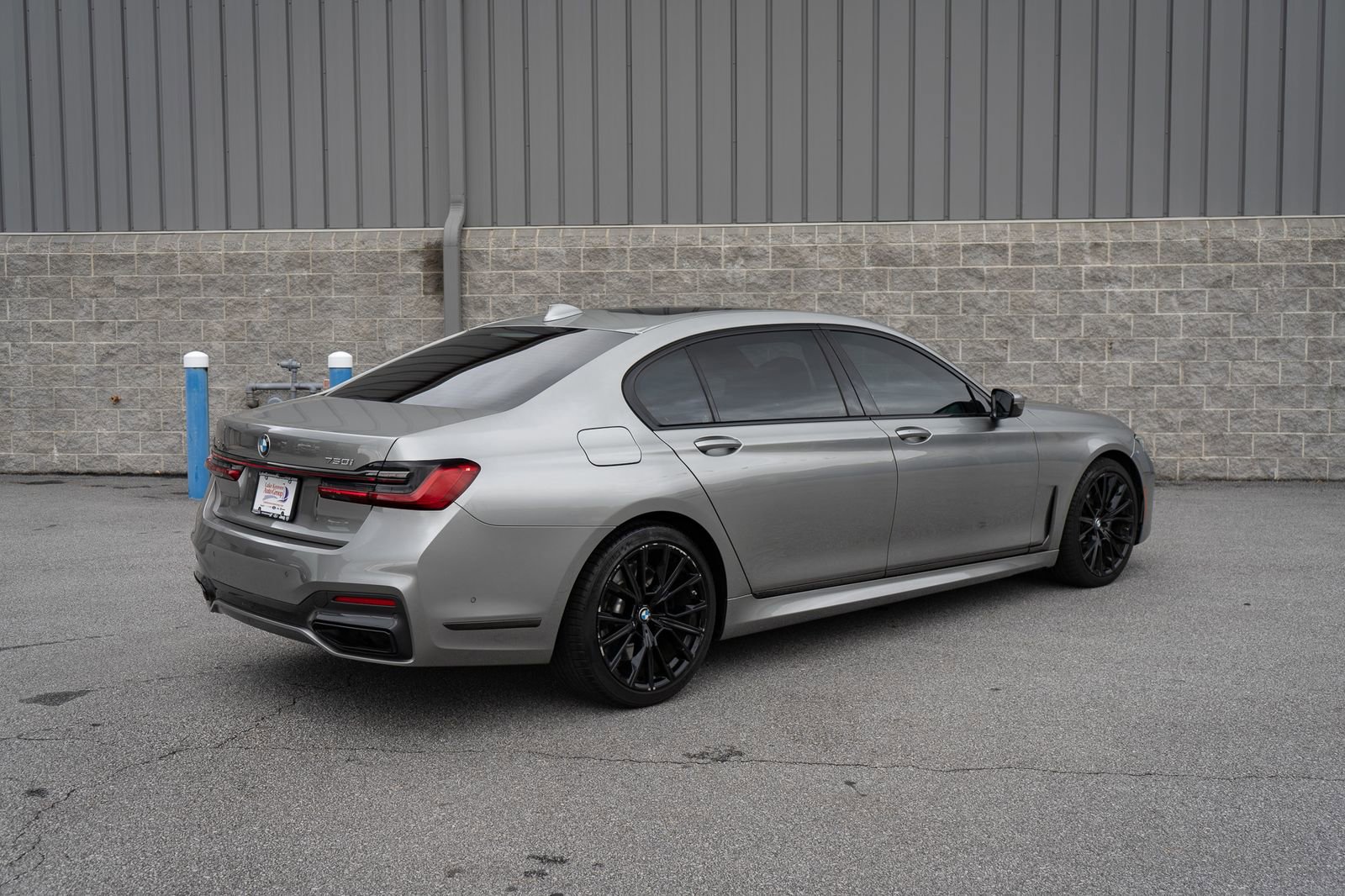 Used 2022 BMW 750i xDrive w/ Autobahn Package AWD/4WD image 19