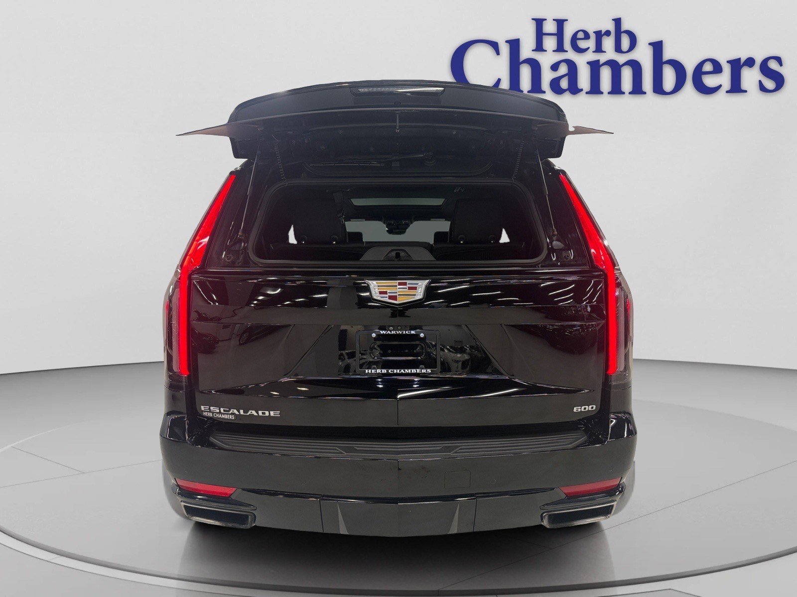 Used 2023 Cadillac Escalade Premium Luxury w/ Performance Package image 7