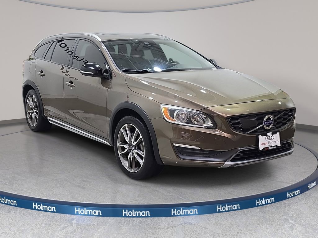 Used 2016 Volvo V60 T5 Cross Country w/ Convenience Package image 4
