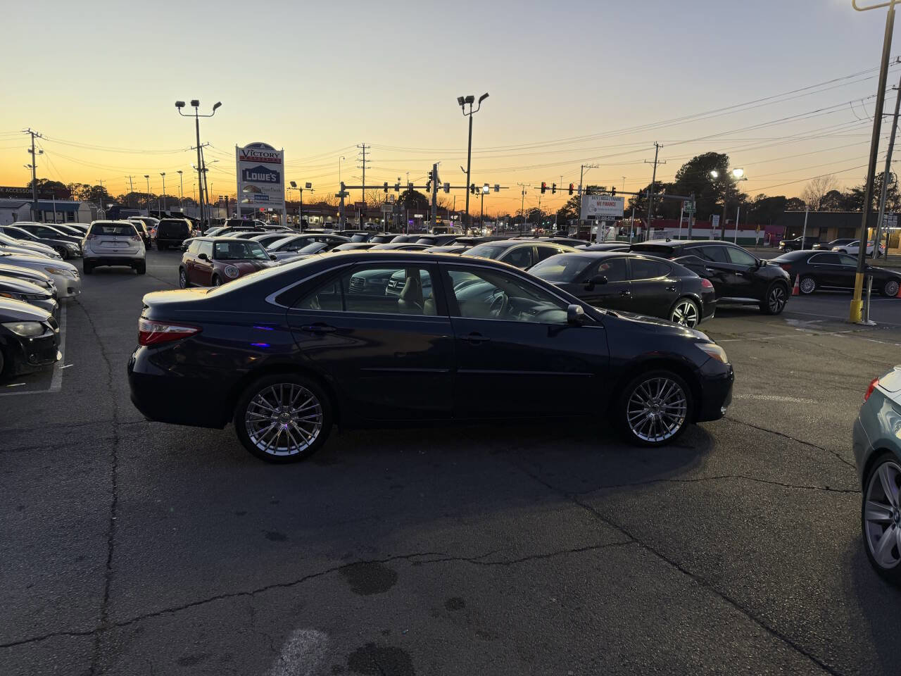Used 2016 Toyota Camry XLE w/ Moonroof Package image 4