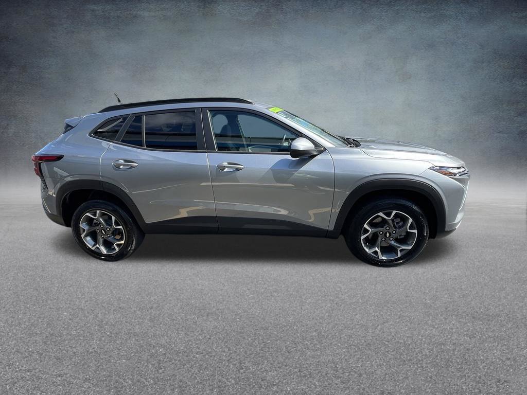 New 2026 Chevrolet Trax LT w/ Driver Confidence Package FWD image 8